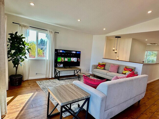 Building Photo - 6505 Skyfarm Dr