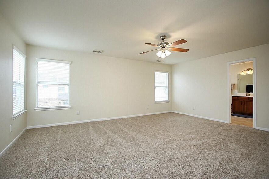Building Photo - 29619 S Legends Bend Dr