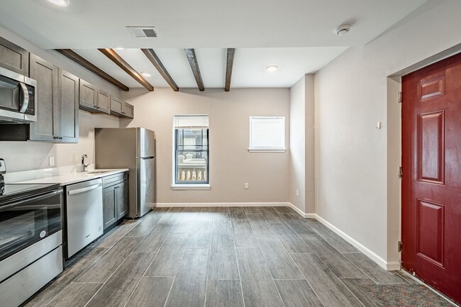 Building Photo - 235 E Market St