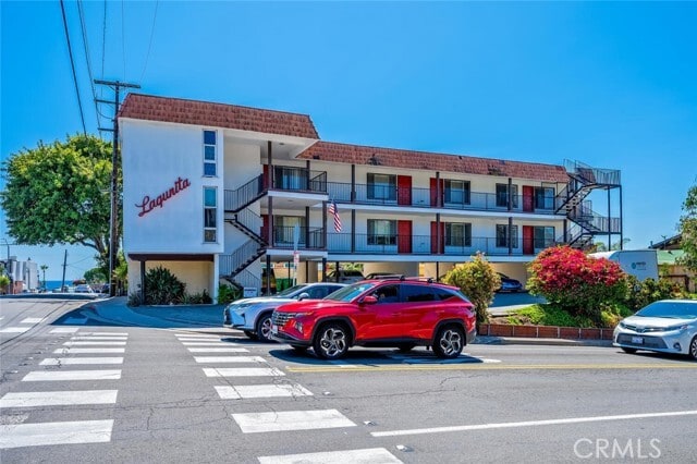 Building Photo - 585 Glenneyre St