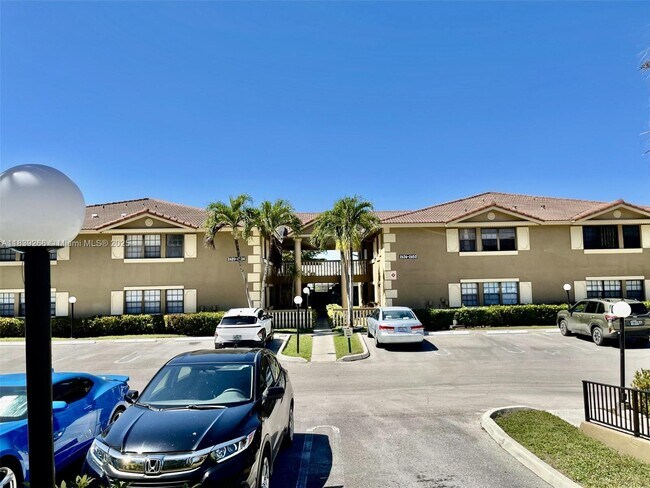 Building Photo - 2624 Riverside Dr