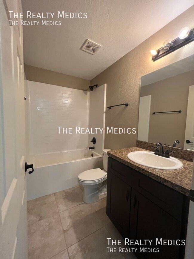 Building Photo - 16147 SW 17th Ave