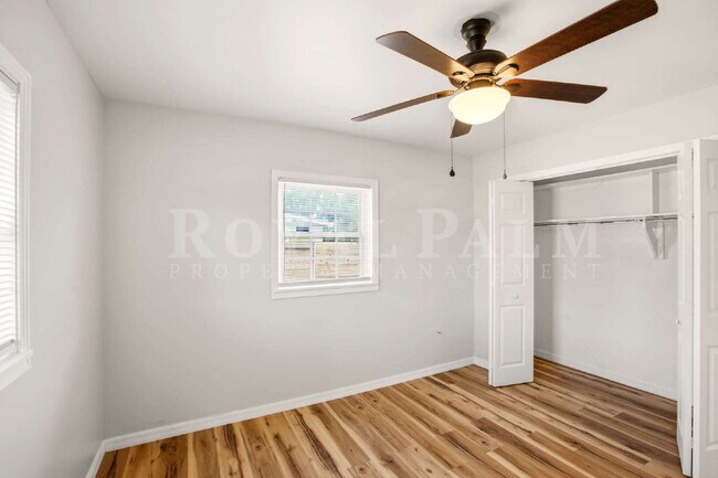 Building Photo - 2/1 Retreat in North Fort Myers: Apartment Life Called. We Didn't Answer.