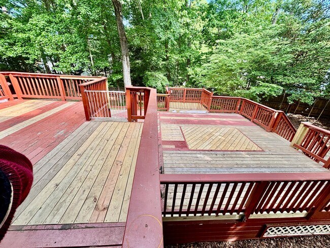 Building Photo - 4 bedroom/ 2.5 bathroom- Village Square of Williamsburg