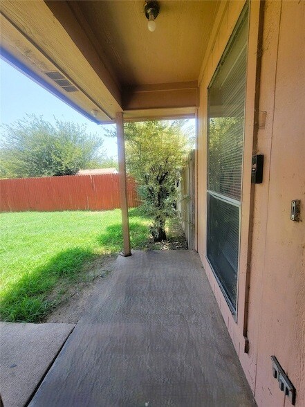 Building Photo - 3411 Stonewall Ln