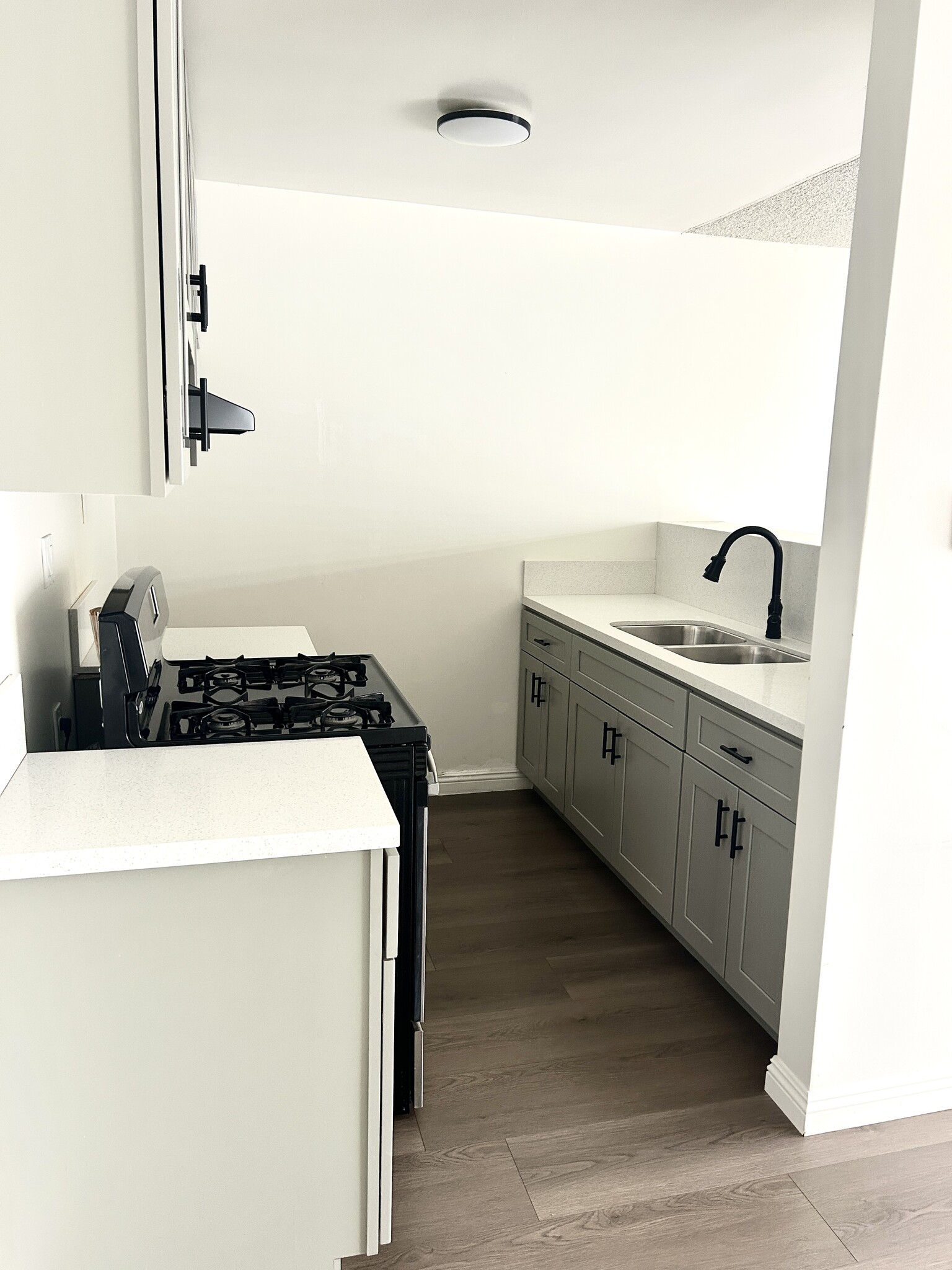 Building Photo - 794 N Shattuck Pl