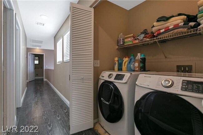 Building Photo - 9628 Gisborn Dr