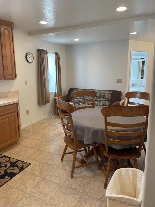 Building Photo - 113 Wyoming State Hwy 233