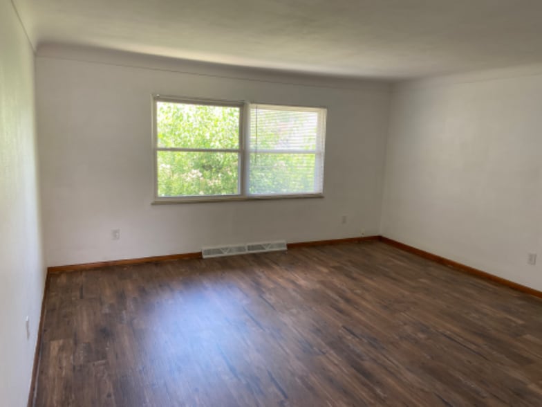 Building Photo - 123 Napoleon Rd