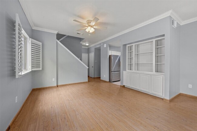 Building Photo - 11709 Lakeside Pl Dr