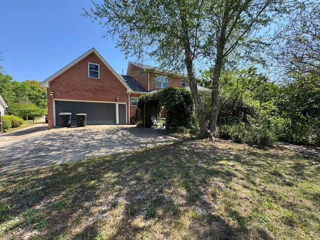 Building Photo - Pensacola - Inverness - 3 bedroom, 2 bathroom