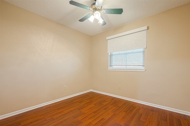Building Photo - 3231 E Heatherock Cir
