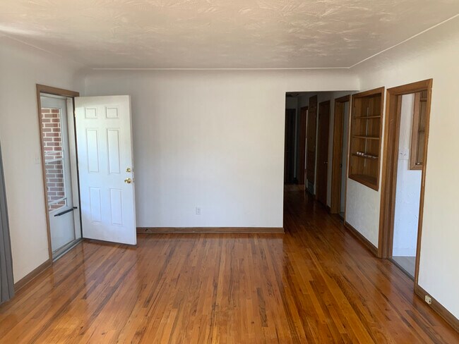 Building Photo - 1625 Walnut Ave