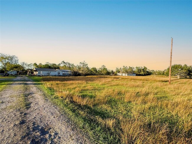 Building Photo - 2016 Davis Bend Rd