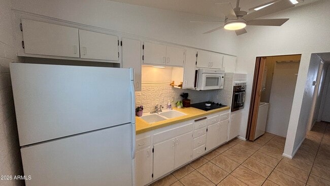 Building Photo - 10370 W Oakmont Dr