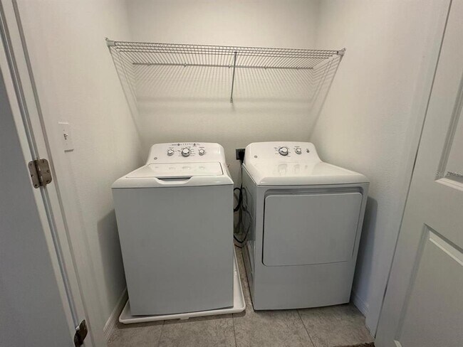 Building Photo - 118 Mandovi St