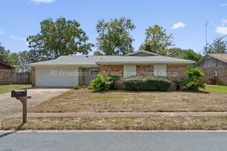 Building Photo - 137 Deville Dr