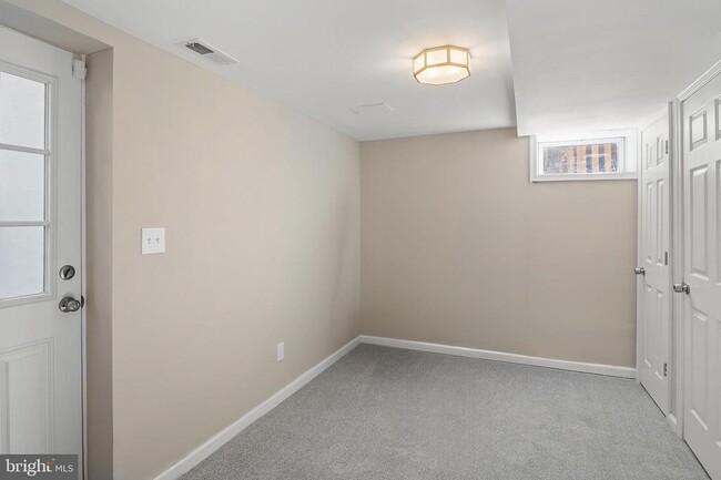 Building Photo - 4621 Greenhill Ave