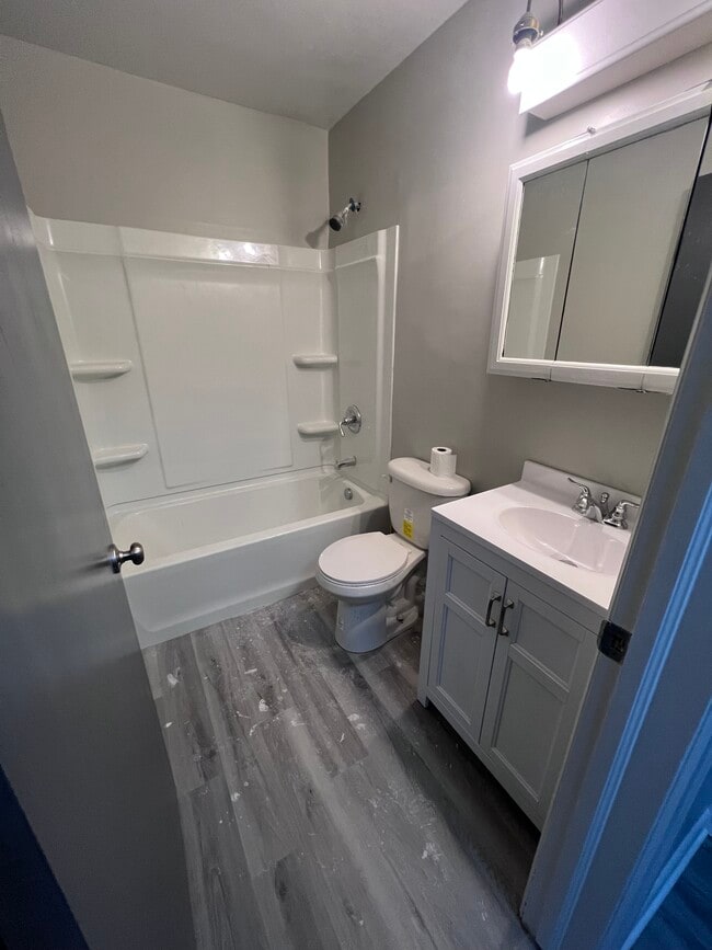 Building Photo - 741 Banghart St