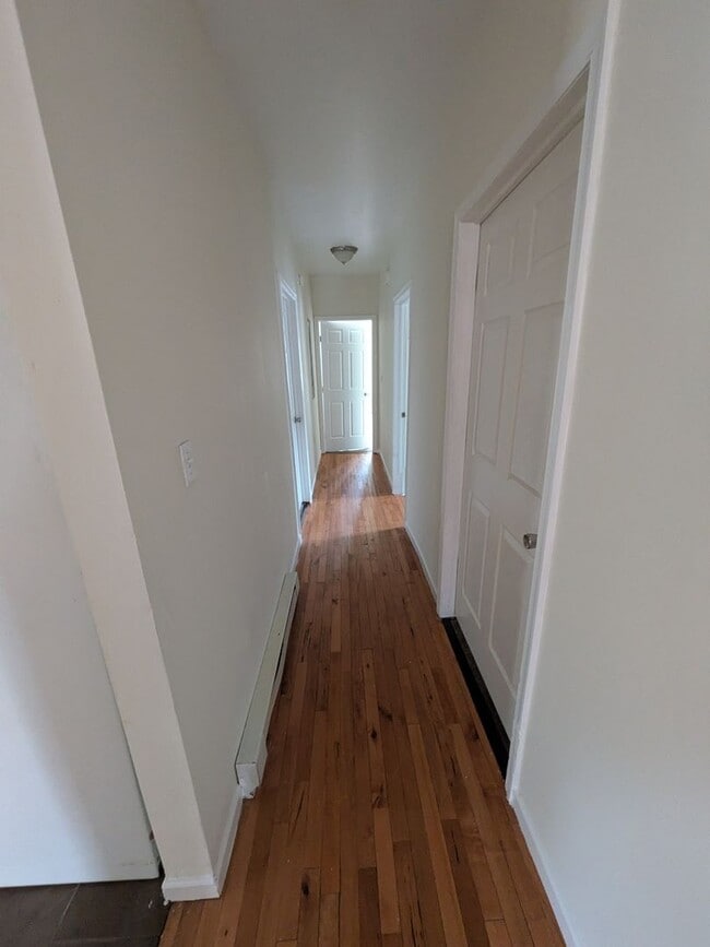 Building Photo - 643 Monroe Ave