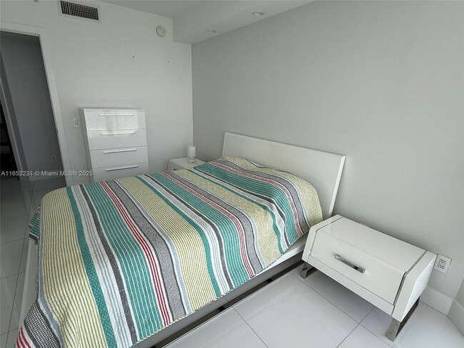 Building Photo - 21055 Yacht Club Dr
