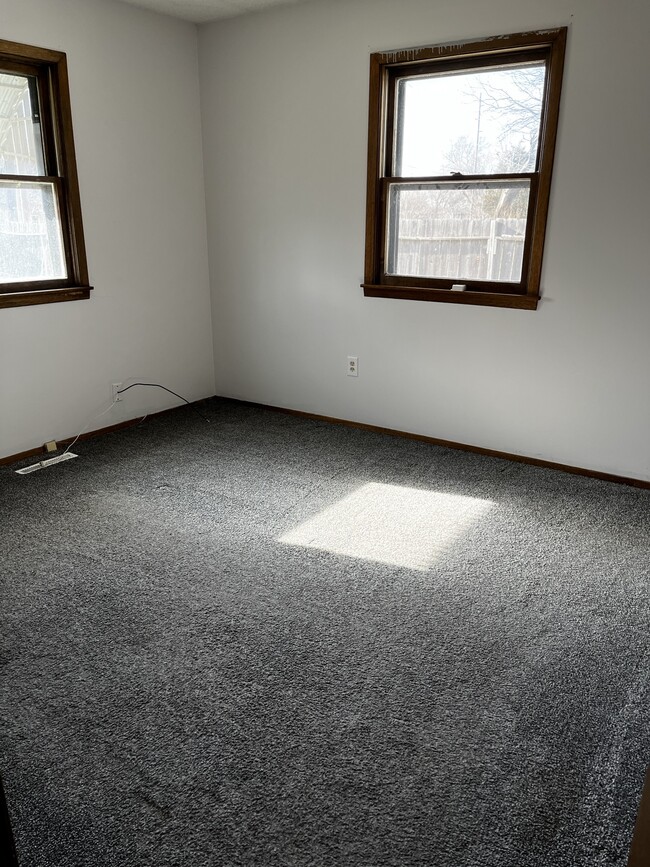 Building Photo - 461 Meeds Dr