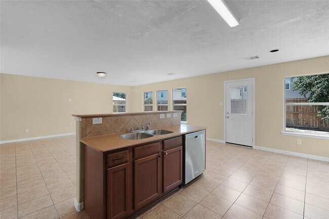 Building Photo - 18743 Westgate Park Dr