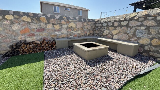 Building Photo - 11613 Flor Galatea Wy