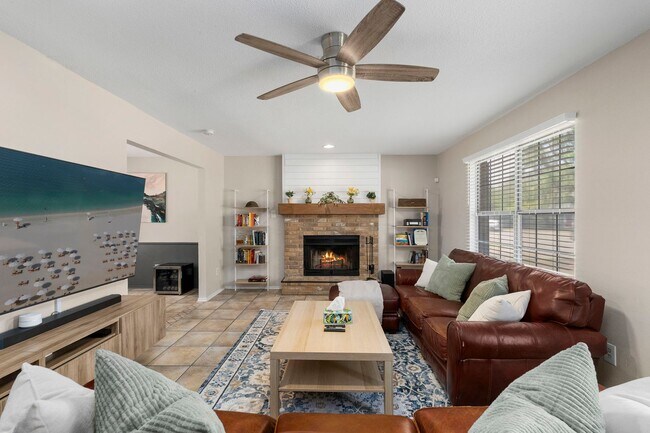 Building Photo - 3 Bedroom/2.5 Bath Northwest Park