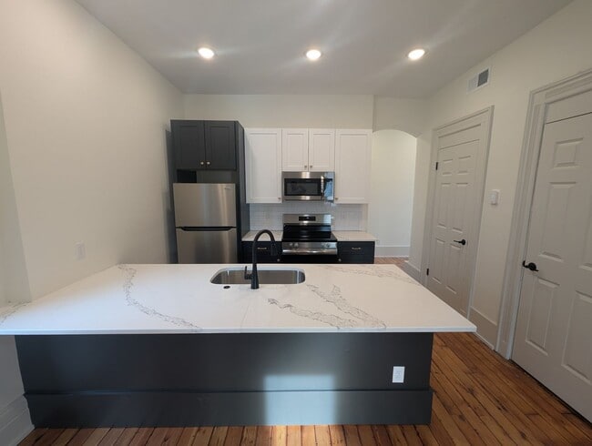 Building Photo - Gorgeous New 1 Bed 1 Bath Apartment in Historic Covington