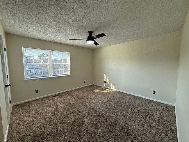 Building Photo - 432 Myrtlewood Cir