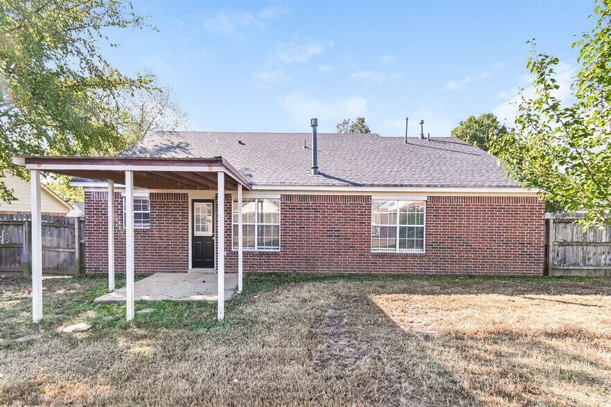 Building Photo - 190 Pine Ridge Ln