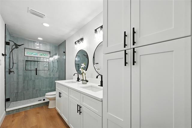 Building Photo - 7021 Thornwood Dr