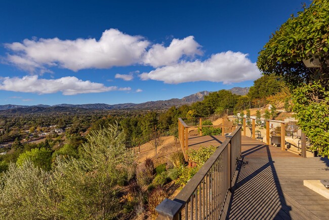 Building Photo - Amazing View Home