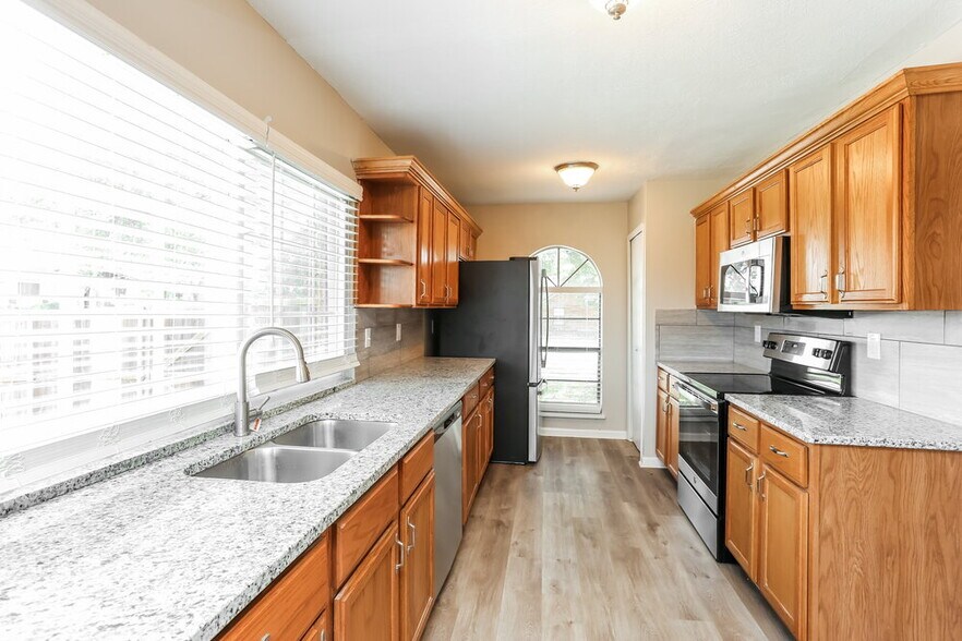 Building Photo - 8714 Miami Dr
