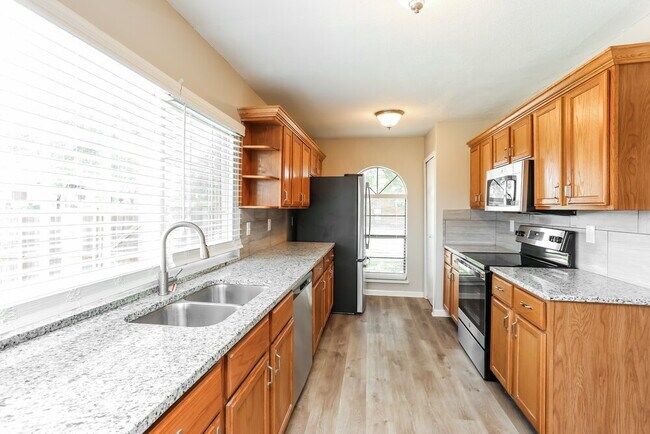 Building Photo - 8714 Miami Dr