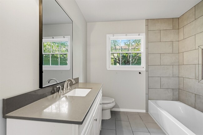 Building Photo - 1224 N San Jacinto St