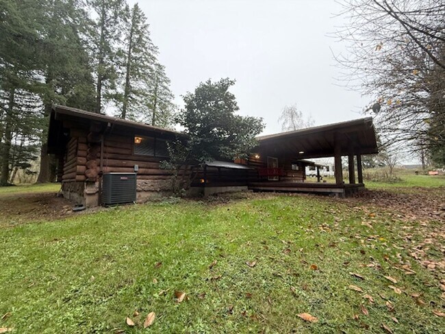 Building Photo - Country Living 3 Bedroom 2 Bath Newberg OR 97132