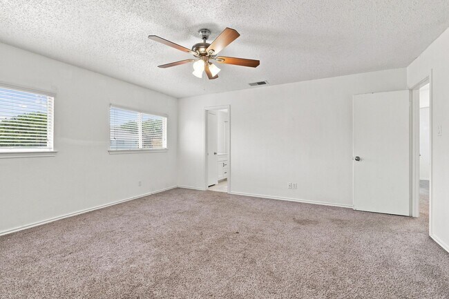 Building Photo - 8018 Chestnut Bluff Dr