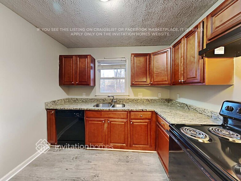 Building Photo - 1621 Highland Ct