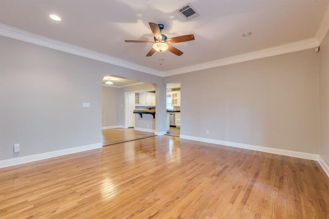 Building Photo - 1300 Crestwood Rd