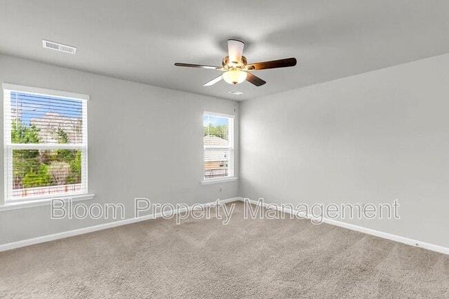 Building Photo - 205 Maple Hl Dr