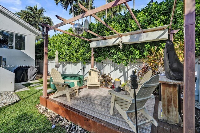 Building Photo - 9181 Byron Ave