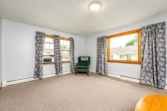 Building Photo - 3 Bed 1.5 Bath- Aliquippa PA