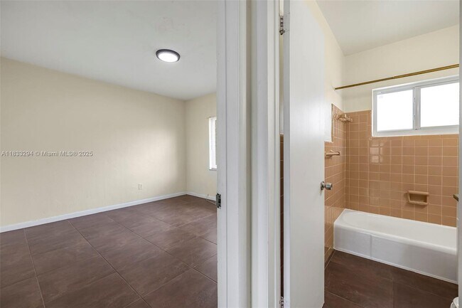 Building Photo - 520 NE 82nd Terrace
