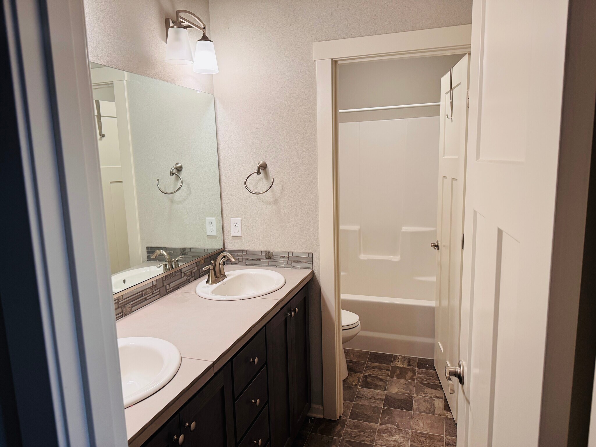 Second Floor Bathroom - 4124 SW Mawrcrest Ave