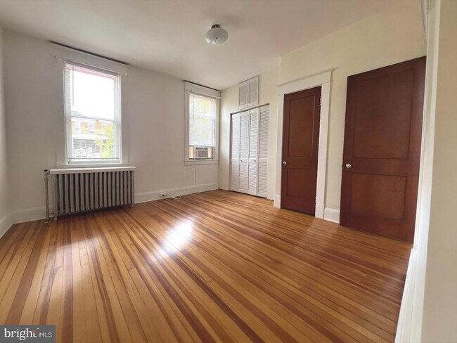 Building Photo - 1333 W 40th St