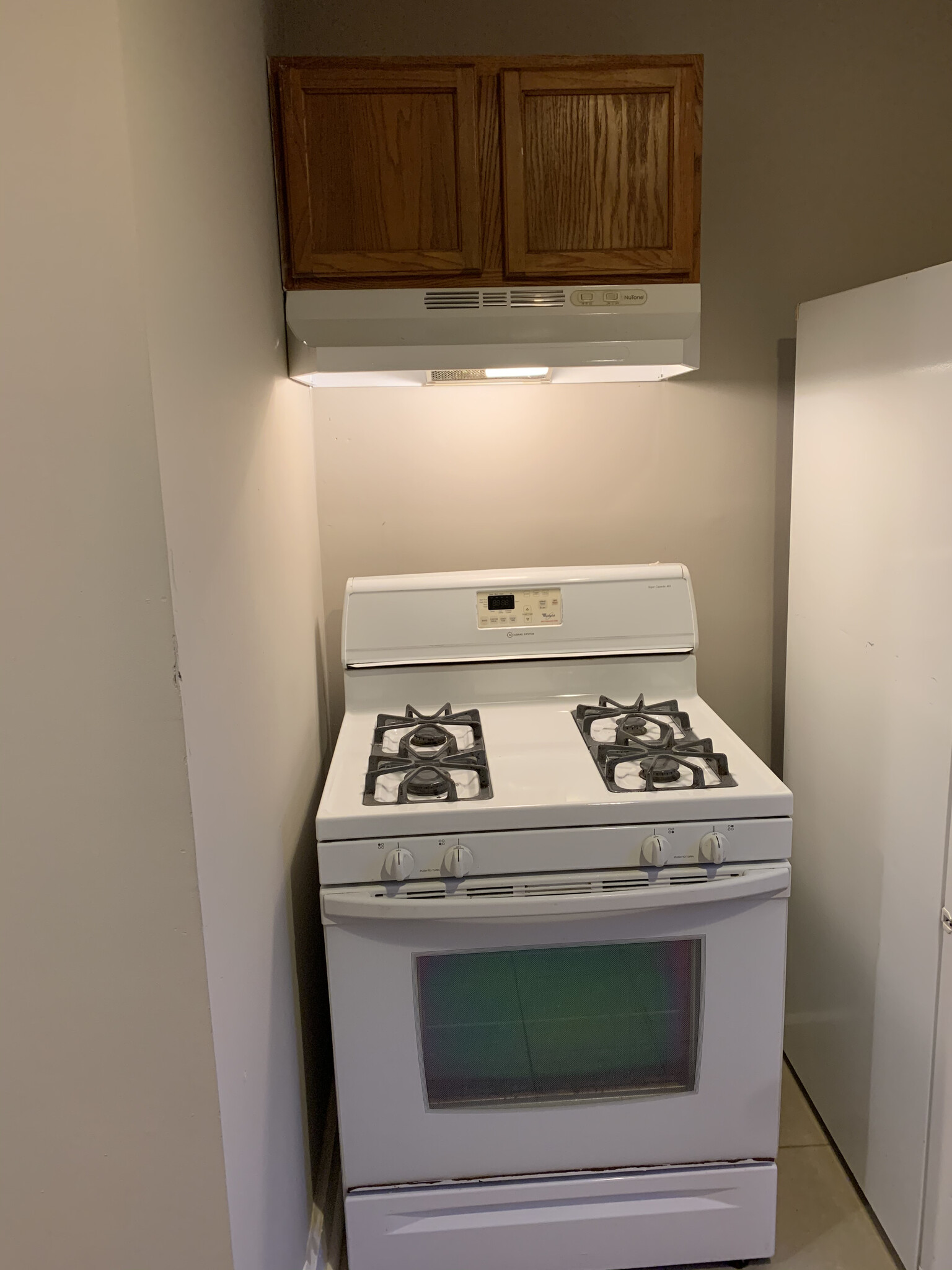 Kitchen - 357 College Ave
