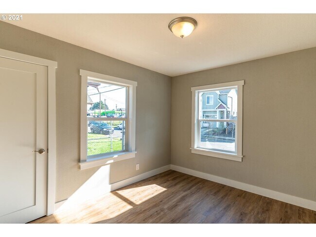 Building Photo - 8111 SE Taylor St