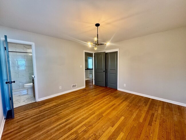 Building Photo - Awesome in Atlanta - 4 Bedrooms